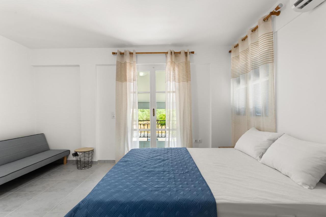 Nikolas Apartments Stoupa Lévktron Exteriör bild