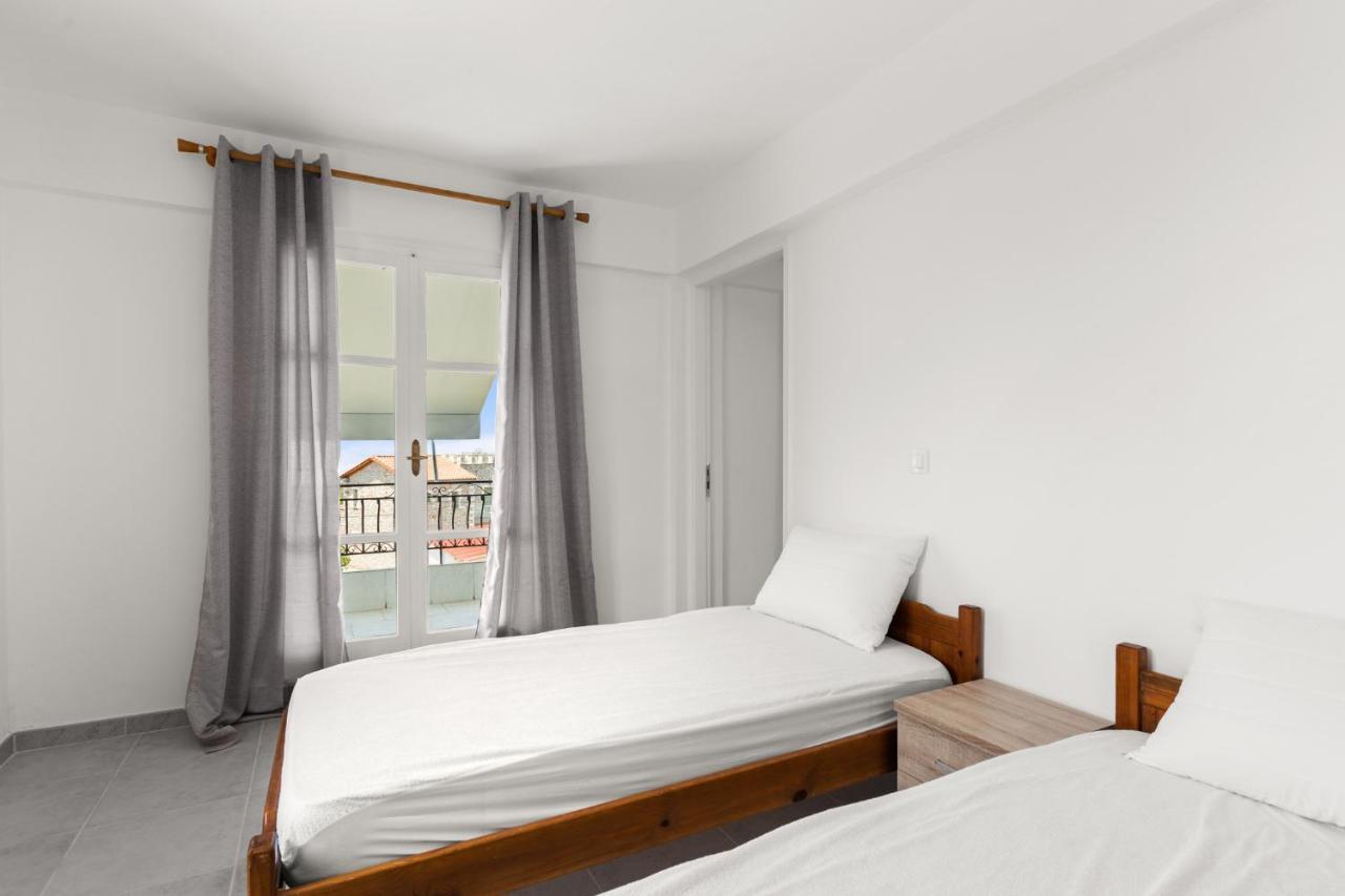 Nikolas Apartments Stoupa Lévktron Exteriör bild
